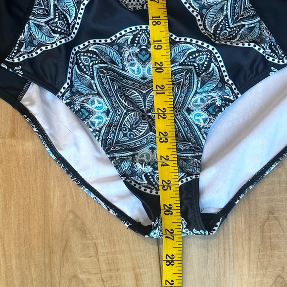 Elegant Black and Blue Geometric Long Sleeve Swimsuit - Picture 7 of 12